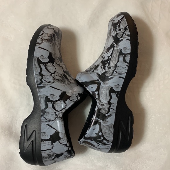 Marilyn Monroe scrub clog - Picture 6 of 10